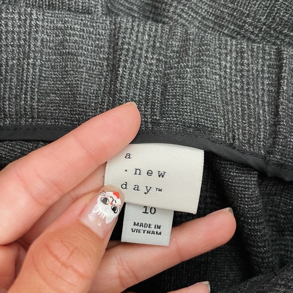 size 10 A New Day Women's High-Rise Ankle Jogger Pants Gray Plaid - Picture 4 of 7